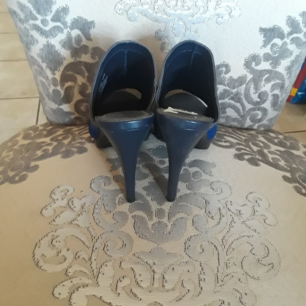 High heels - Picture 3 of 3